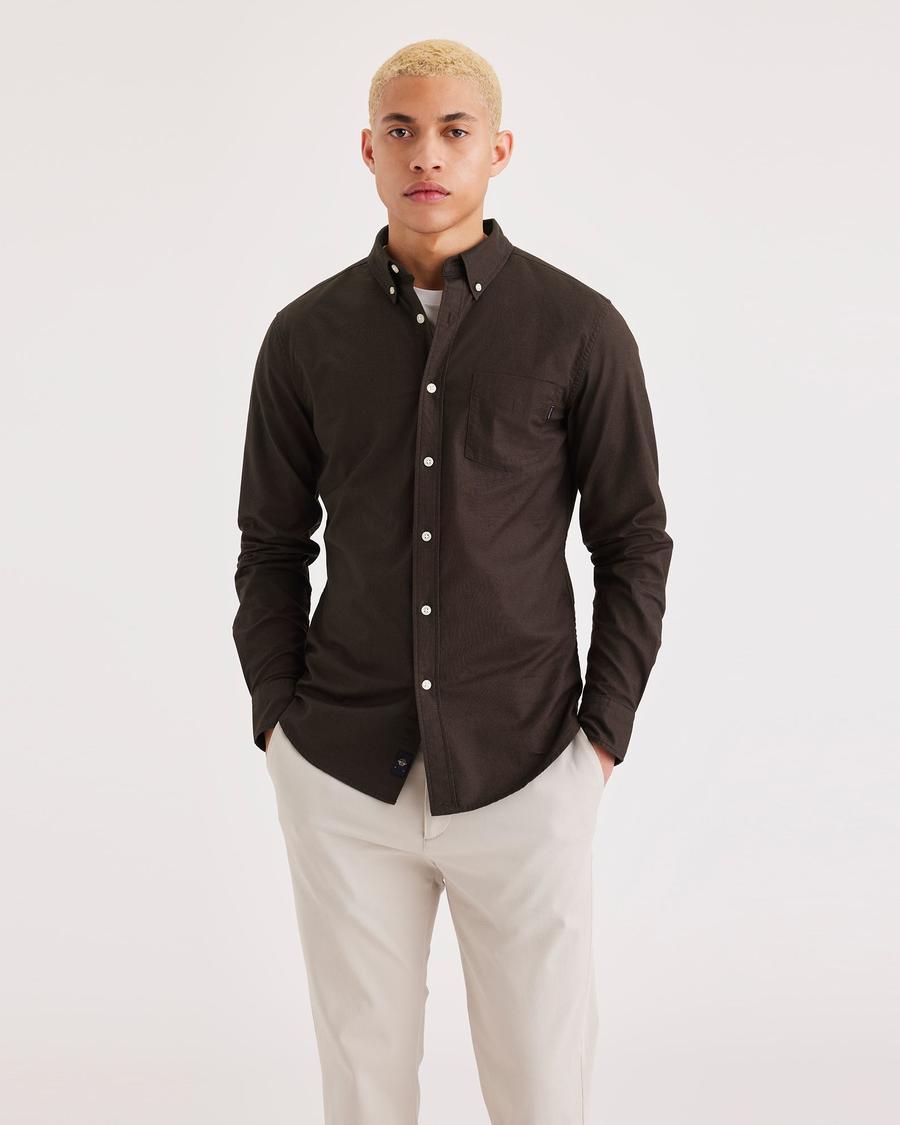 Front view of model wearing Mole Men's Slim Fit 2 Button Collar Shirt.