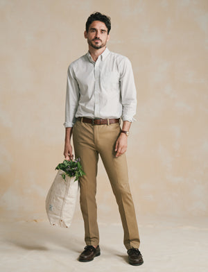 Dockers® Signature Iron Free Khaki with Stain Defender®—fights stains, dodges wrinkles with a permanent crease and Flex Comfort Waistband™ for all-day comfort.