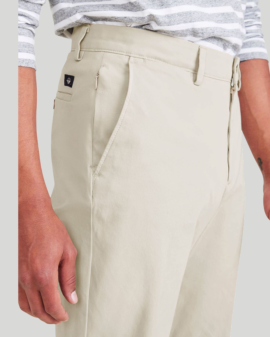 dockers Alpha Original Khaki Slim Tapered Stretch Twill broek voor heren, Braun (Dark Pebble 0433), 40W / 34L dockers Alpha Original Khaki Slim Tapered Stretch Twill broek voor heren, Braun (Dark Pebble 0433), 40W / 34L